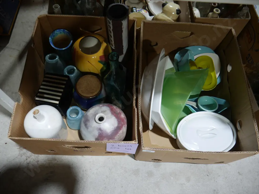 Two boxes of vases etc Image 1++