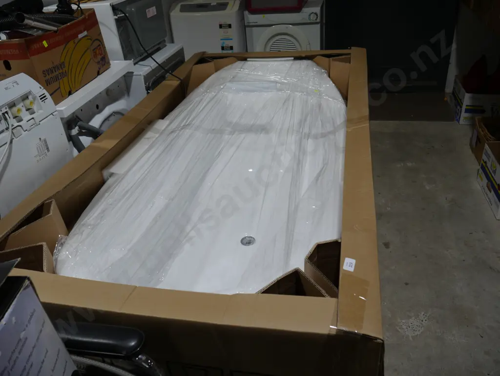 New freestanding bath  cost $3000. Image 1++