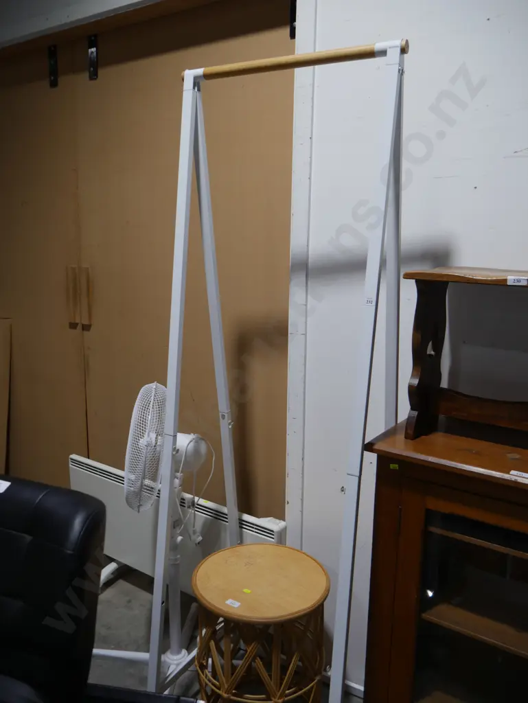 Garment rack Image 1++