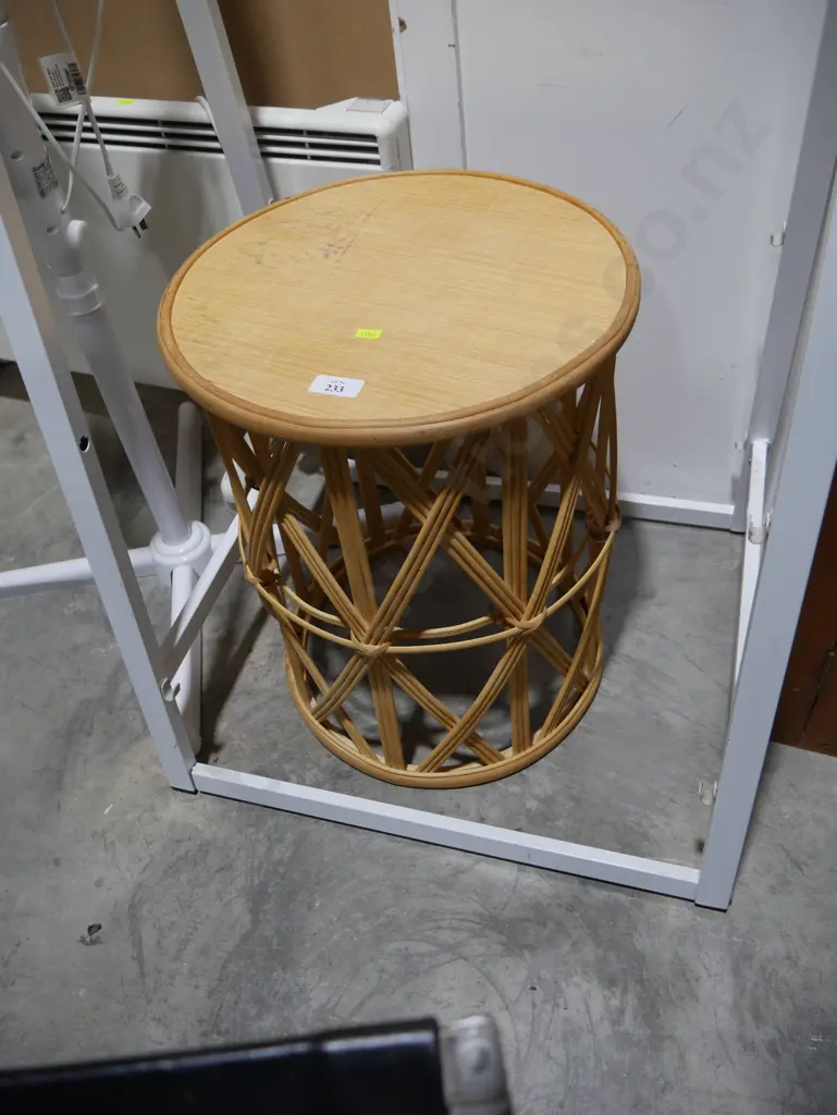 Stool Image 1++
