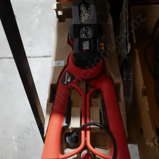 Black & Decker alligator loppers