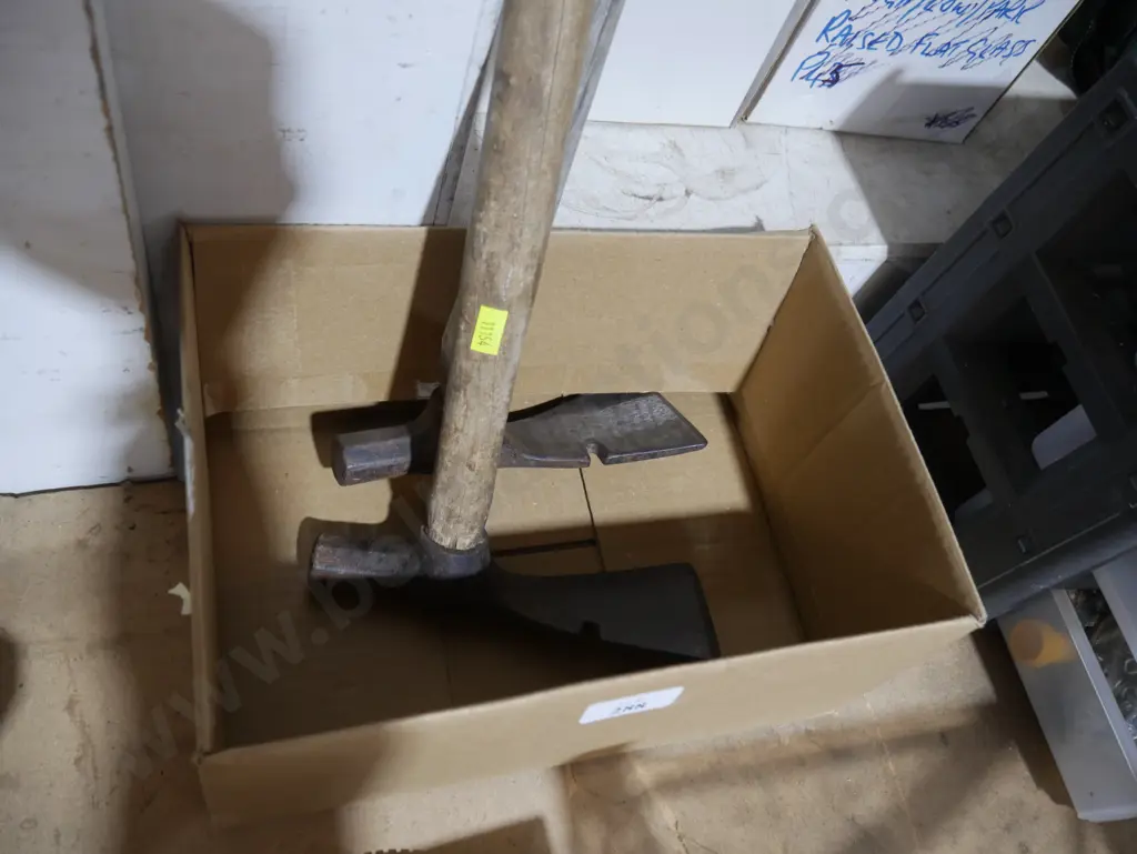 Two vintage hammers Image 1++