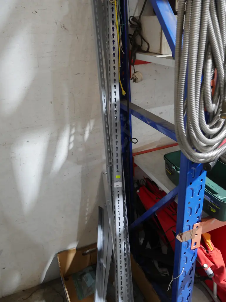 Kitset metal shelf unit Image 1++