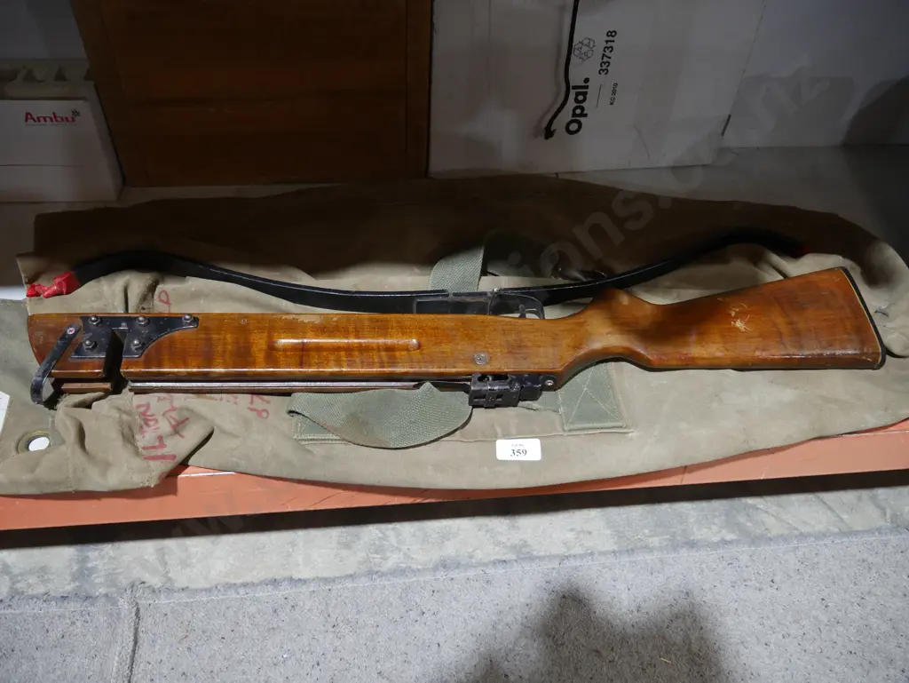 Crossbow and bag Image 1++