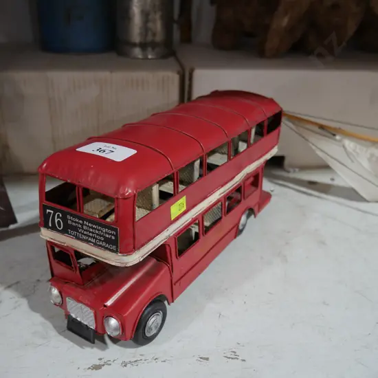 Model double decker bus