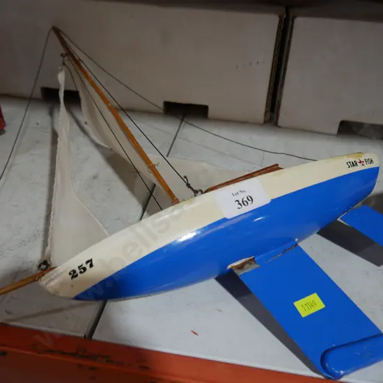 Model sail boat
