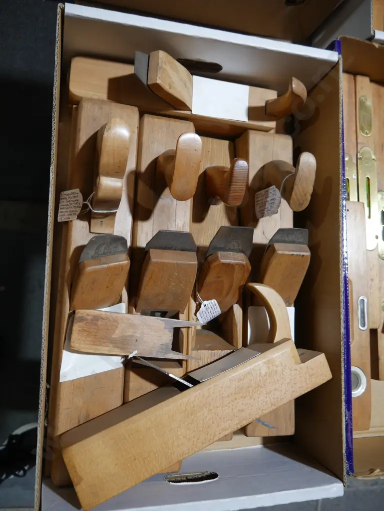 Assorted wood planes Image 1++