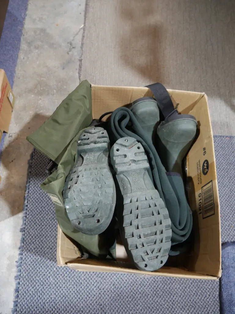 2 pair body wadders Image 1++