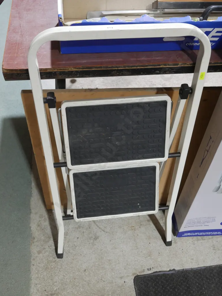 Step ladder Image 1++