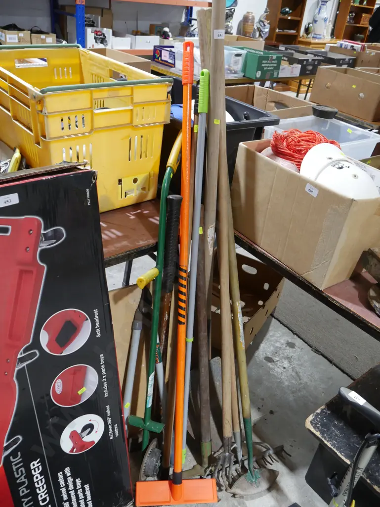Assorted garden tools etc Image 1++