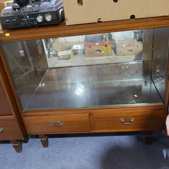 Display cabinet