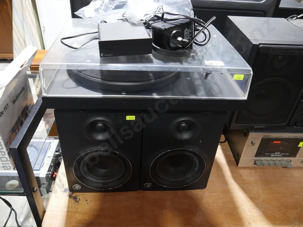Turntable and speakers Image 1++