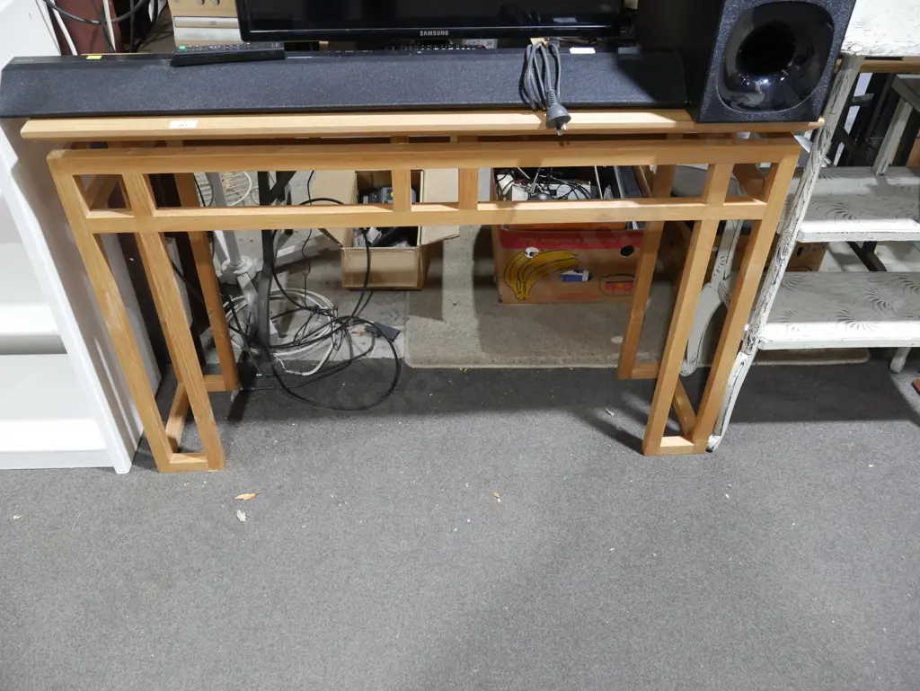 Wooden hall table Image 1++