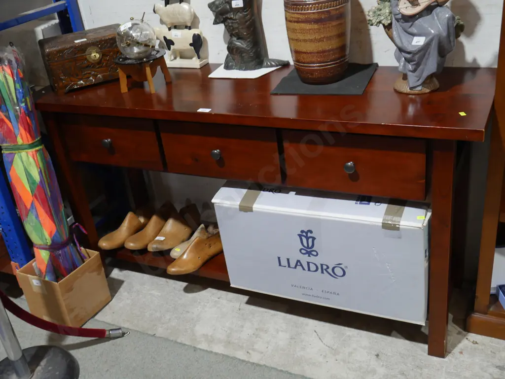 Three drawer hall table Image 1++