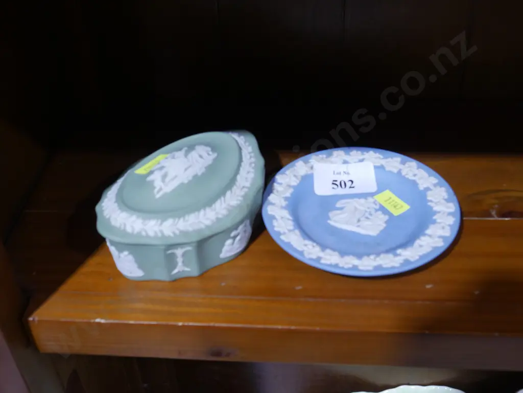 Two pieces of Wedgwood china Image 1++