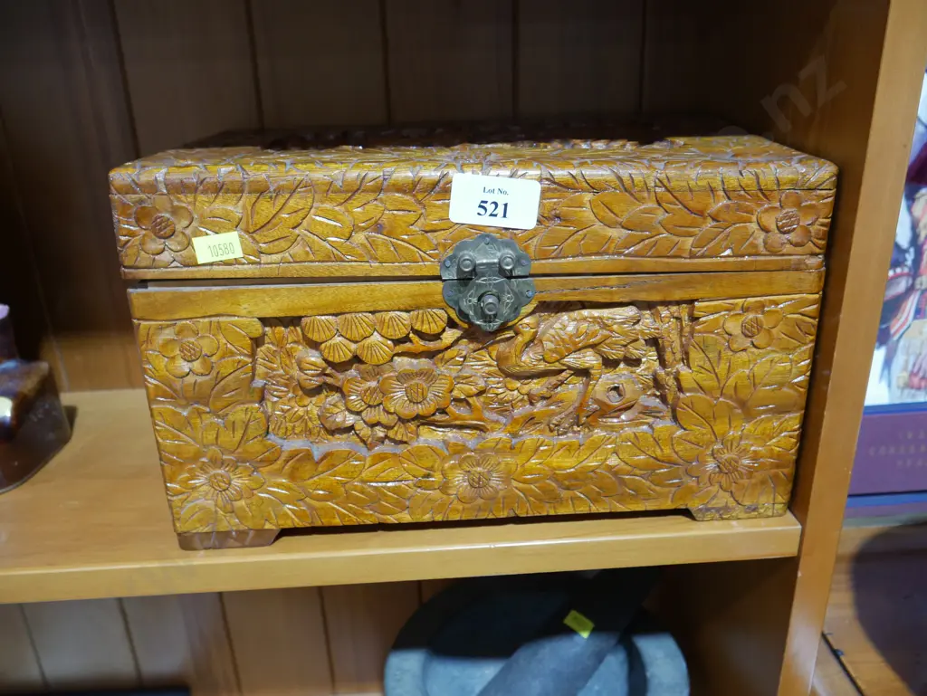 Small camphor chest Image 1++