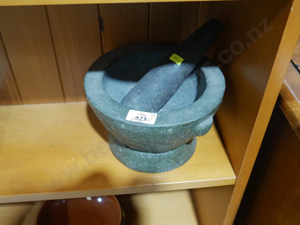Large pestle and mortar Image 1++
