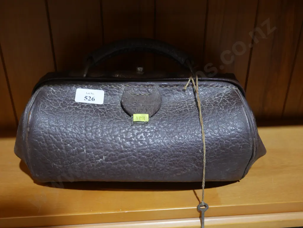 Leather bag Image 1++