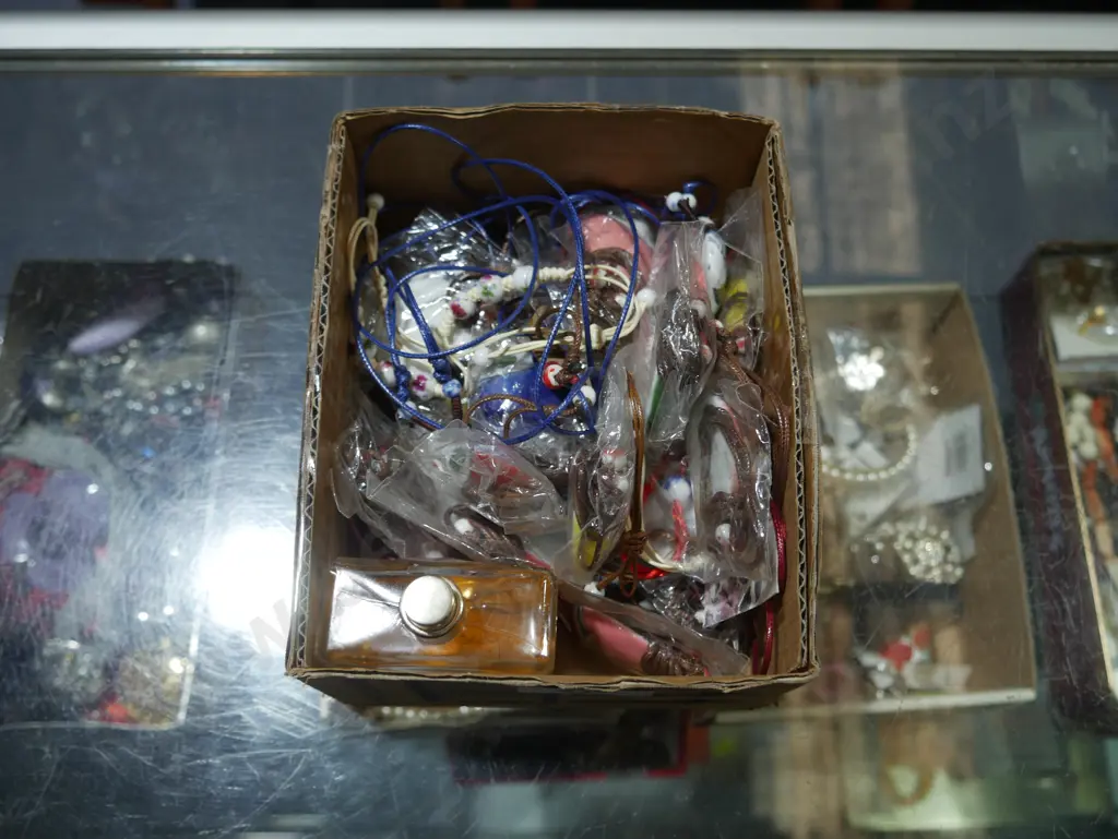 Costume jewellery Image 1++