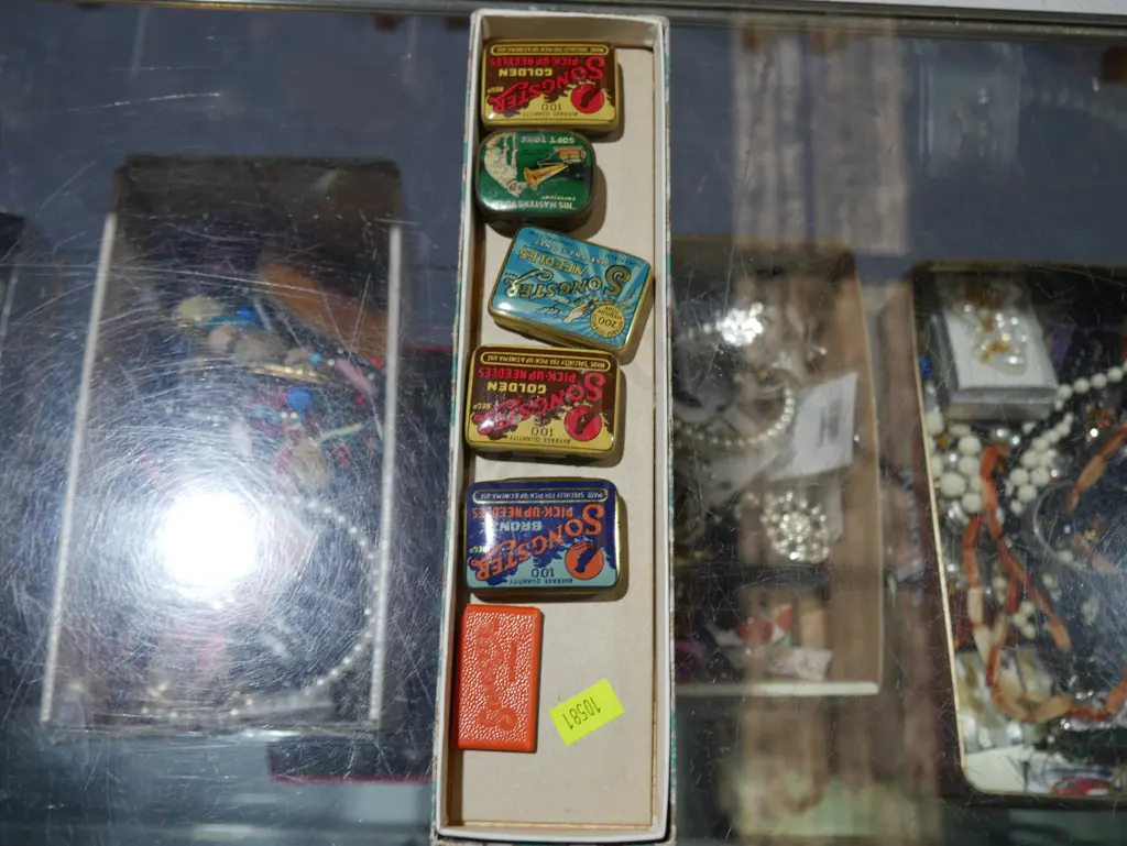 Gramophone needle tins Image 1++