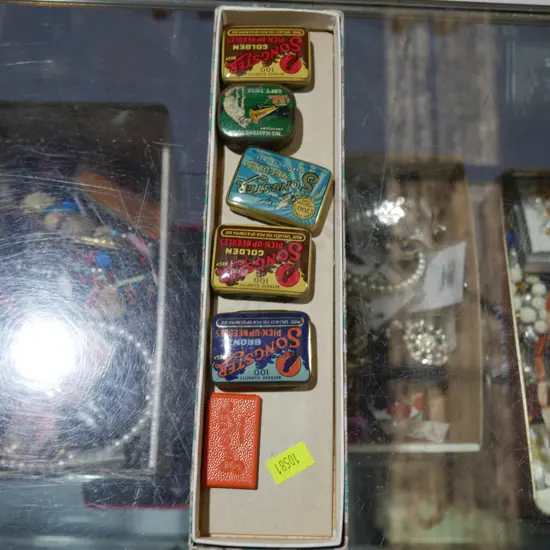 Gramophone needle tins