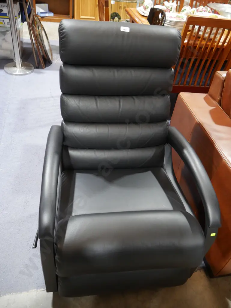 Lazboy recliner arm chair Image 1++