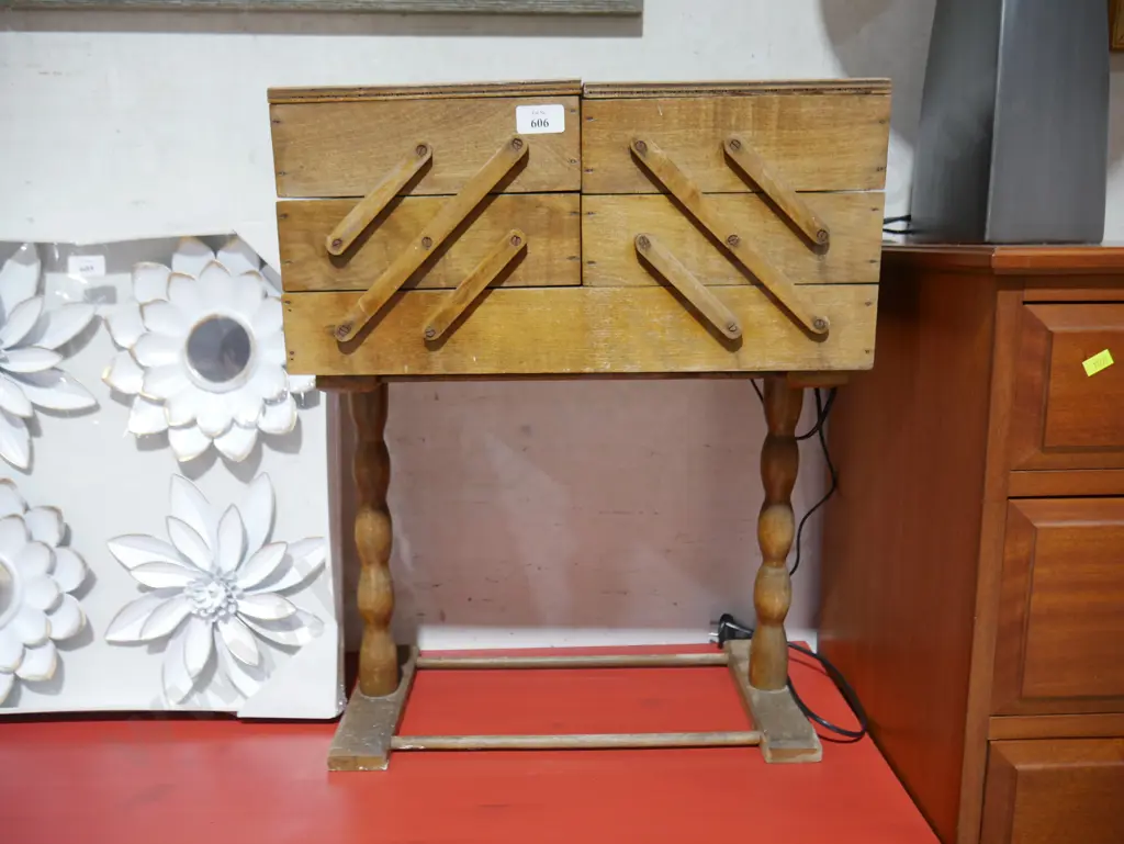 Wooden sewing box Image 1++
