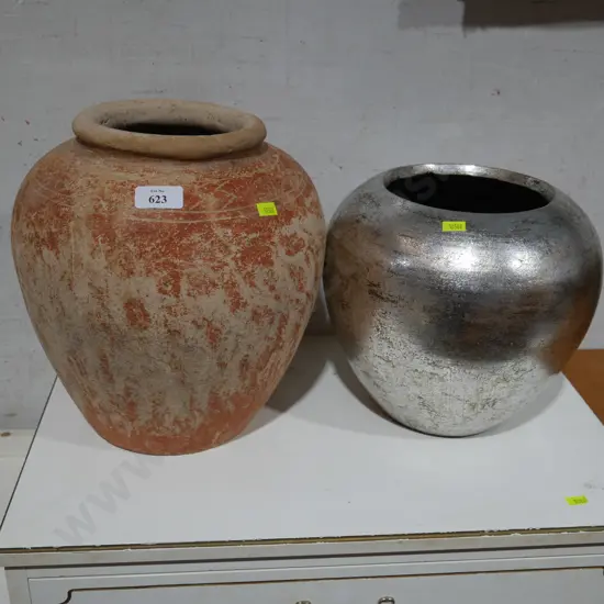 2 vases