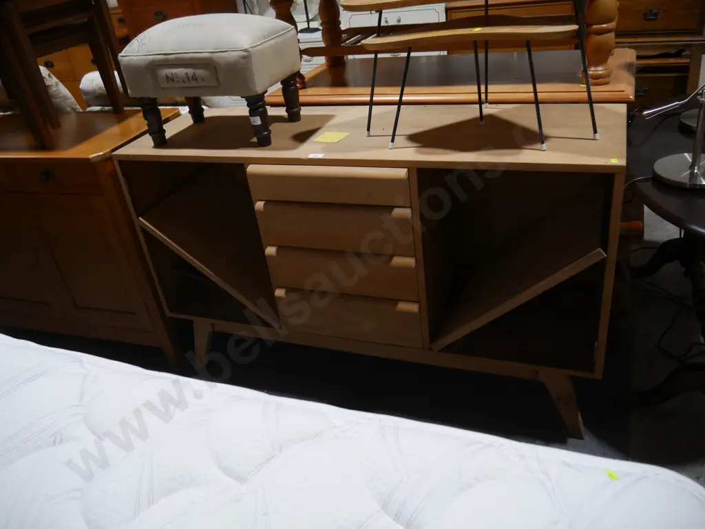 Sideboard~needs doors reattached Image 1++