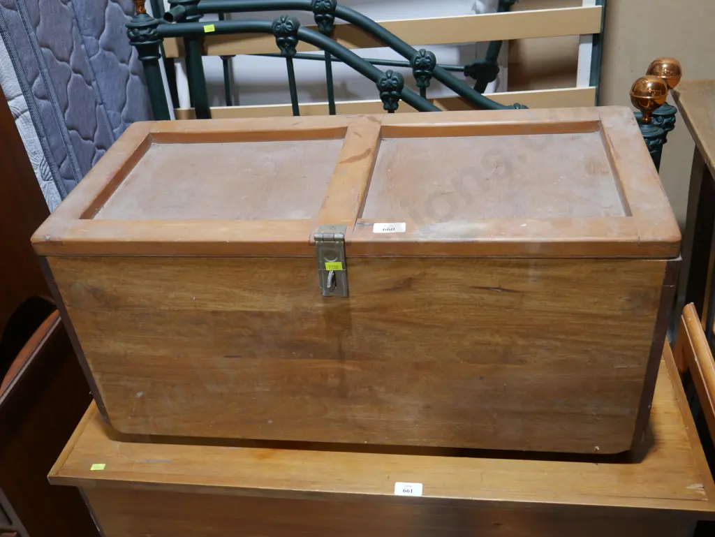 Wooden trunk Image 1++