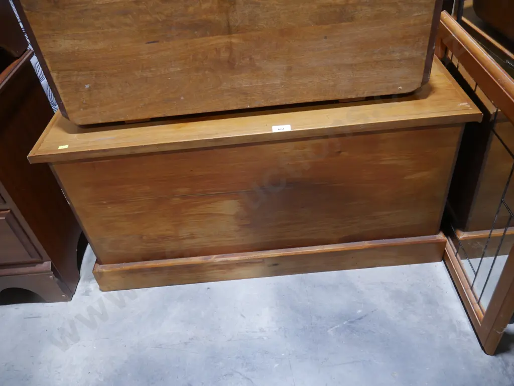 Wooden chest Image 1++