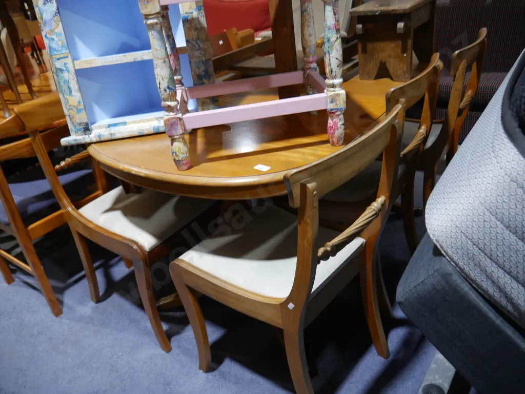 Extension dining table and six chairs Image 1++