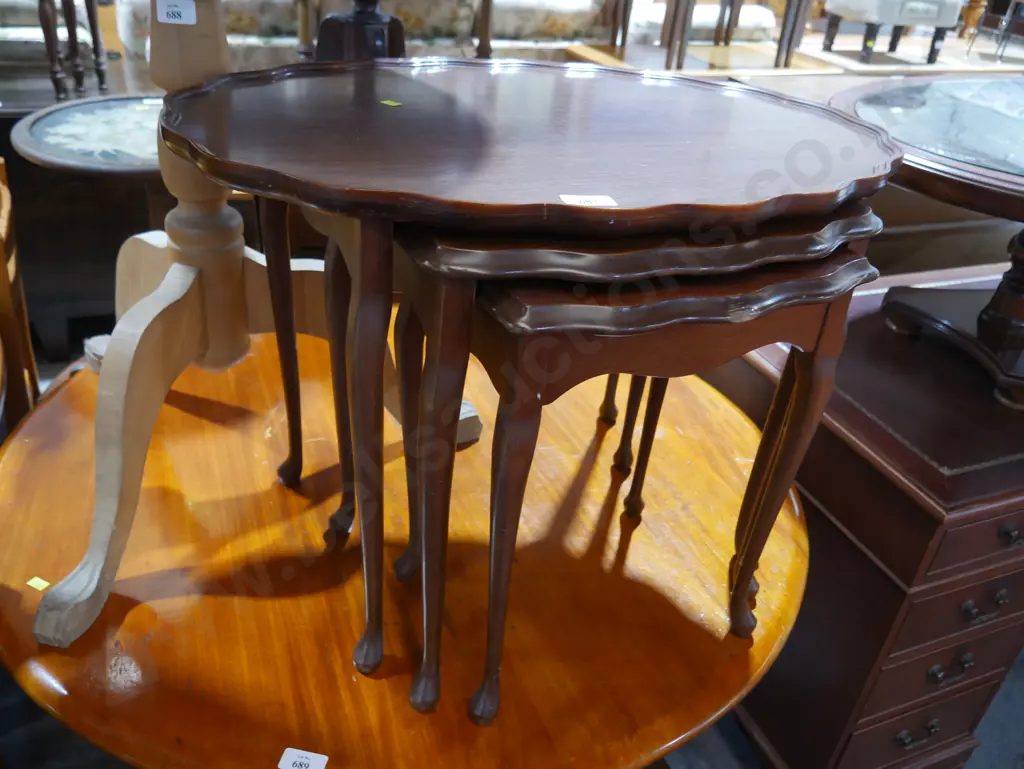 Nest of three tables Image 1++