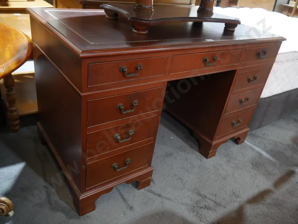 Leather top desk Image 1++