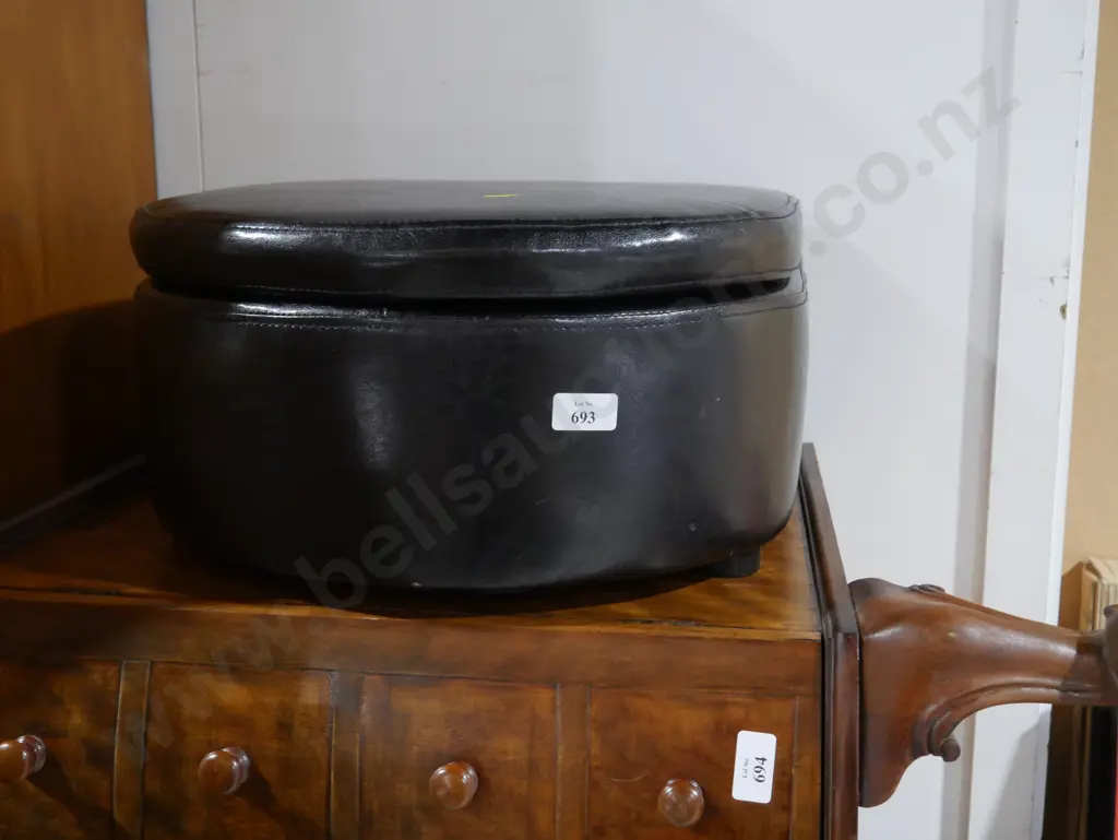 Foot stool with storage Image 1++