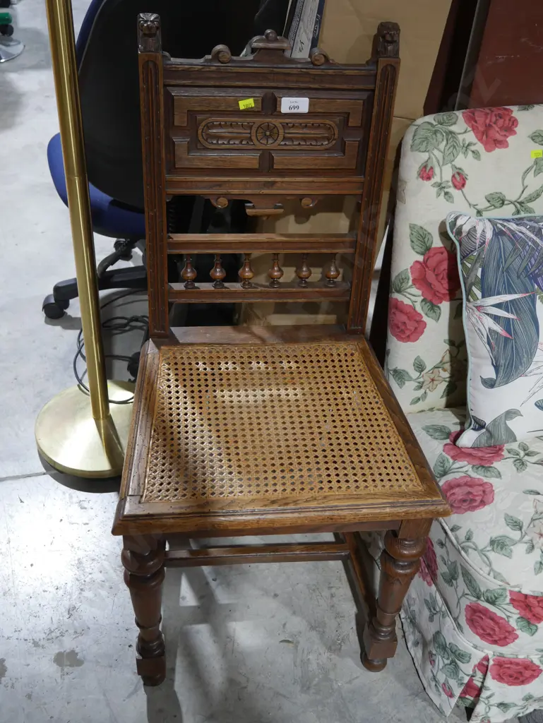 Calved back dining chair Image 1++