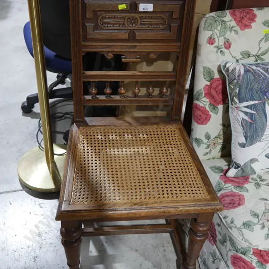 Calved back dining chair