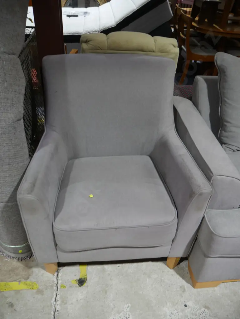 3 piece gray lounge suite Image 1++