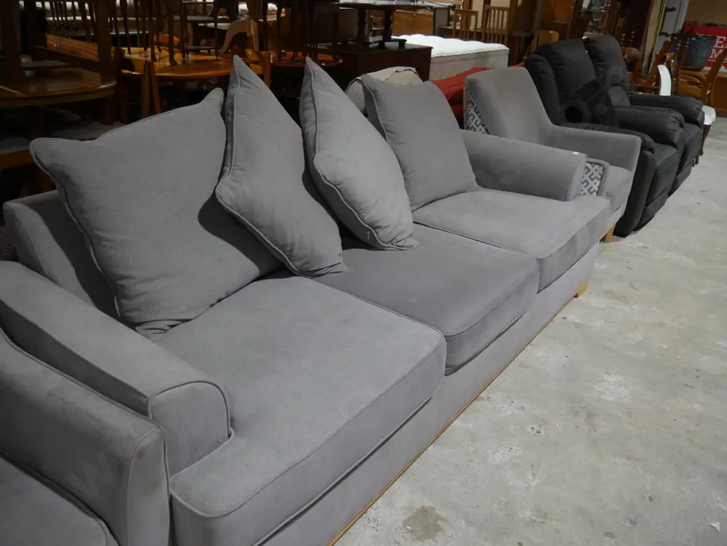 3 piece gray lounge suite Image 1++