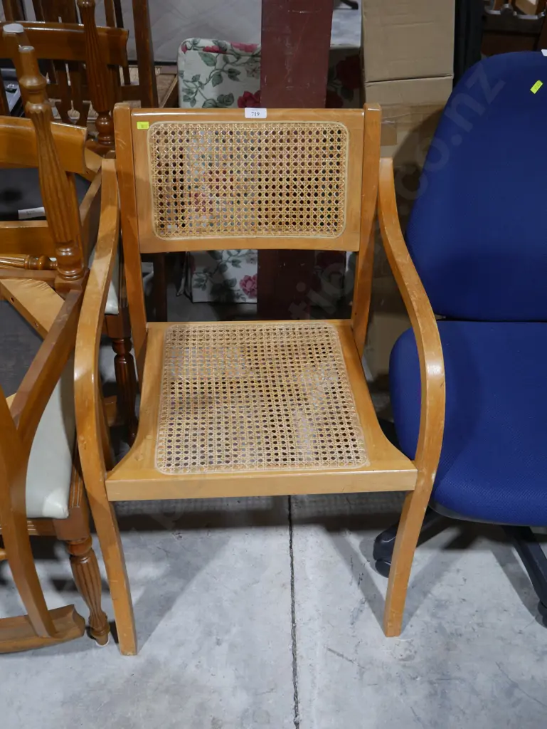Bergere dining chair Image 1++