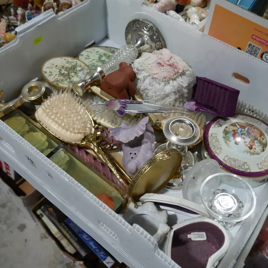 Hairbrush sets, nicnacks