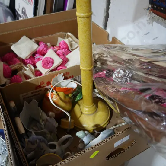 Table lamp, roses, sundries