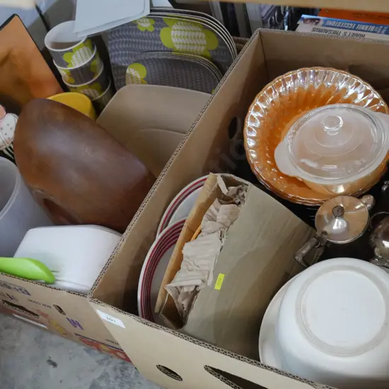 2 boxes of household items