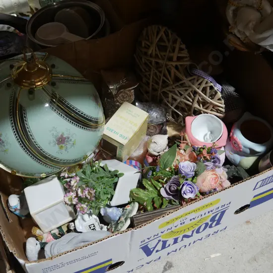 Figurines, nicnacks, touch lamp