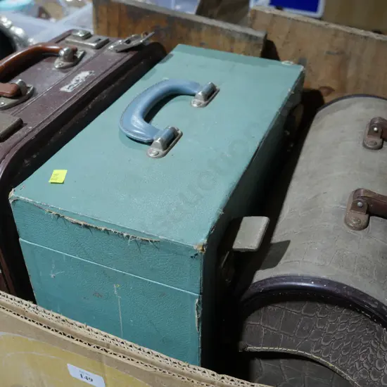 Flagon carriers, case