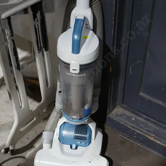 Living and co vacuum