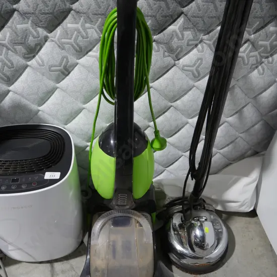 Wertheim carpet shampooer