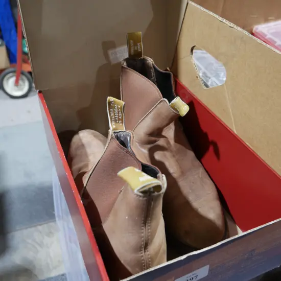 R m Williams boots size 8