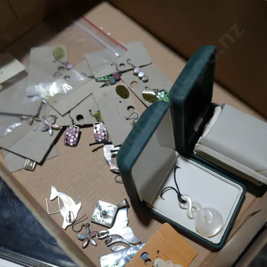 Paua shell jewellery etc