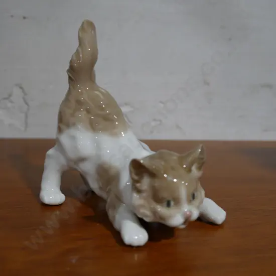 Lladro cat figure
